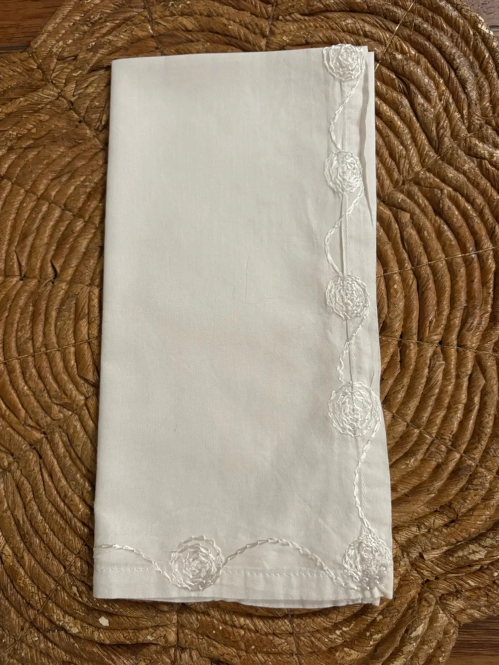 Set of 8 Vintage Ivory Cotton Dinner Napkins Embroidered Floral Trim 20 x 19.5